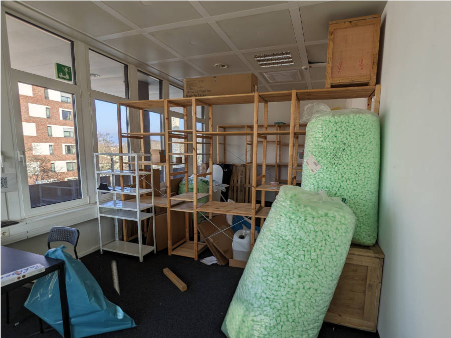 Büroauflösung in Mainz: Ein Büro mit vielen Möbeln ist zu sehen.