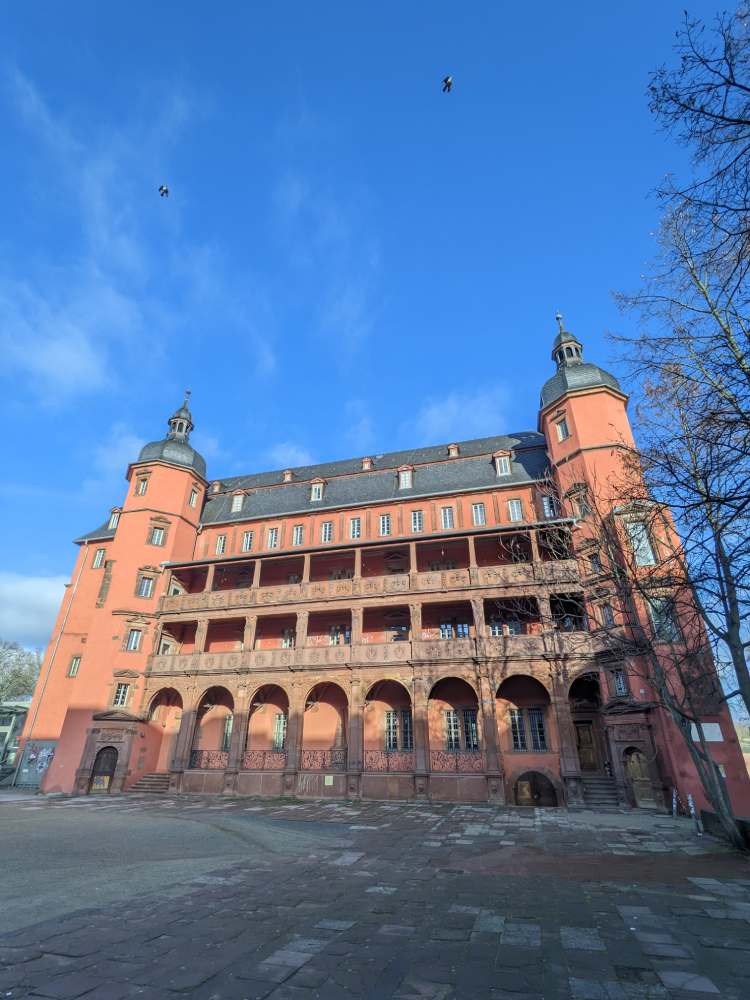 Entruempelung in Offenbach: Es ist ein Wahrzeichen von Offenbach zu sehen.