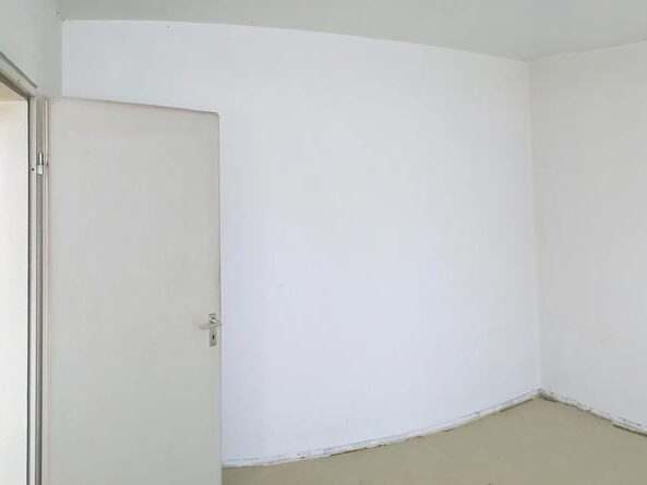 Entrümpelung in Offenbach: Eine leere Abstellkammer ist zu sehen.