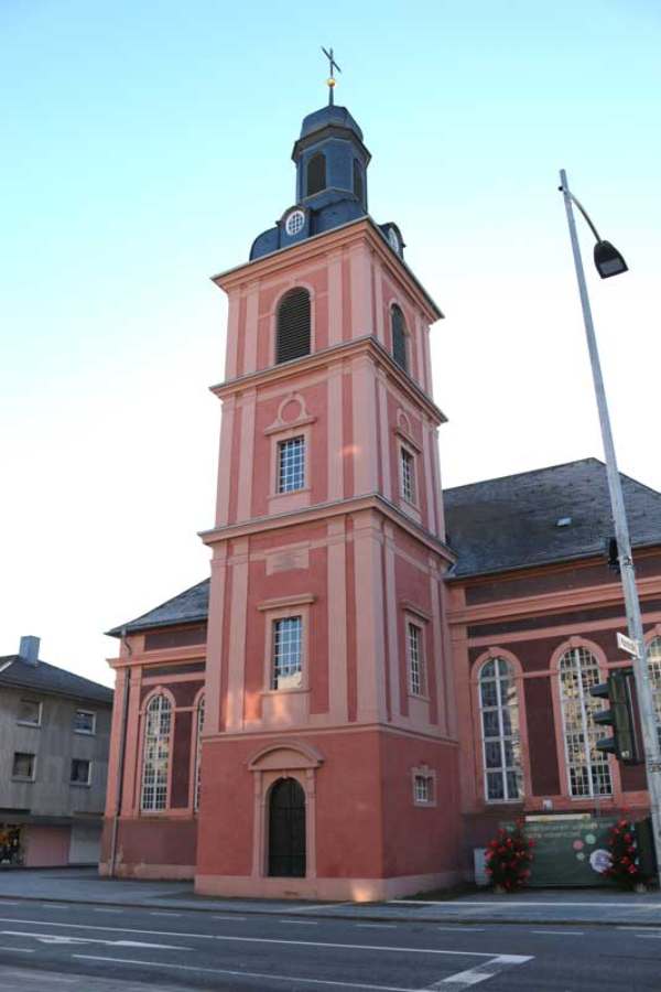 Entrümpelung in Rüsselsheim: Es ist ein Warhzeichen von Rüsselsheim zu sehen.