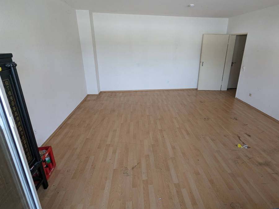 Entrümpelung in Rüsselsheim nachher: Es ist ein leerer großer Raum zu sehen.