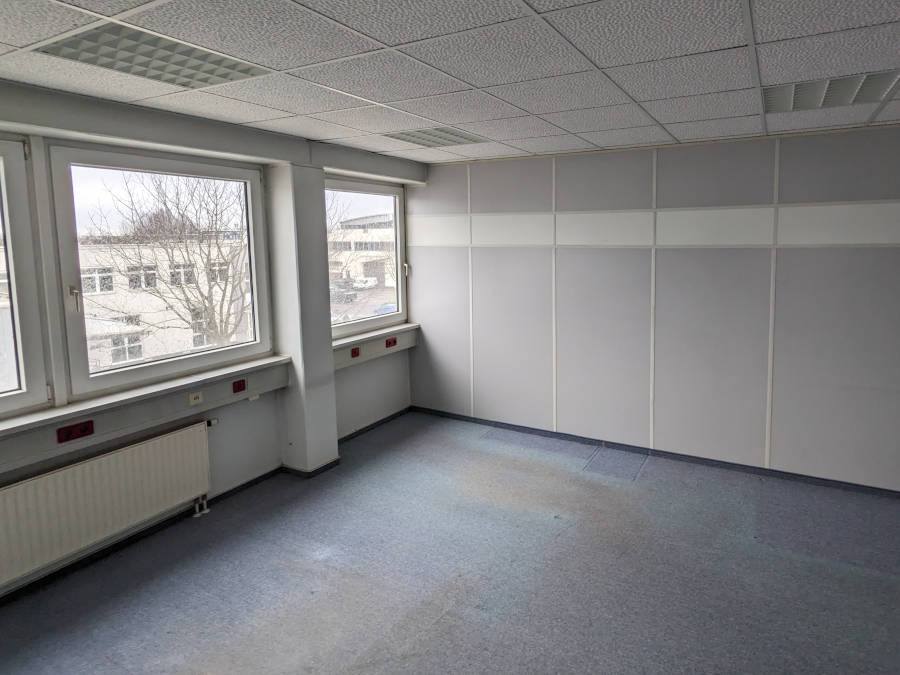 Betriebsauflösung in Wiesbaden nachher. Es ist ein leeres Büro zu sehen.