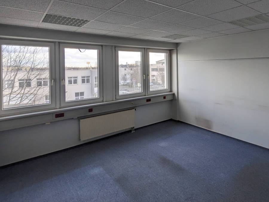Beispiel einer Betriebsauflösung in Darmstadt nachher: Ein leeres Büro ist zu sehen.