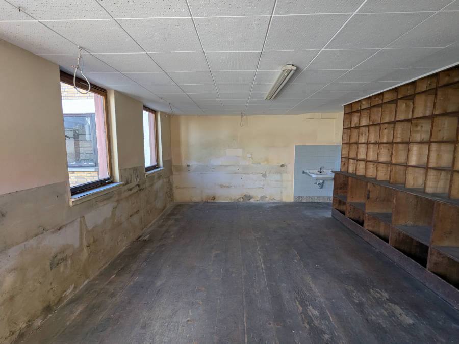 Betriebsauflösung in Frankfurt. Es ist eine leere Werkstatt zu sehen.