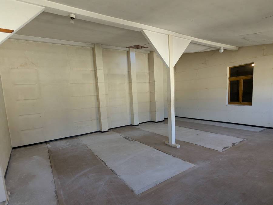 Nach der Betriebsauflösung ist jetzt nur noch eine leere Lagerhalle zu sehen.